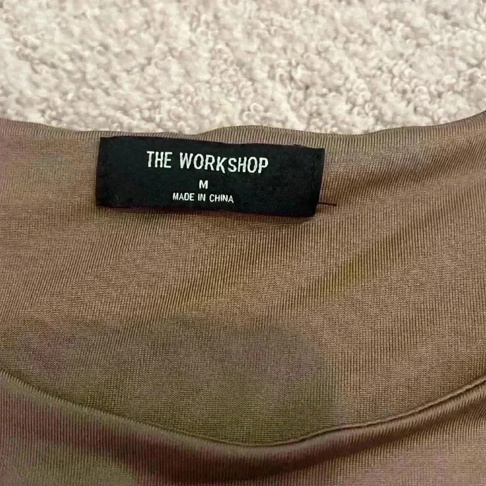 THE WORKSHOP stretchy Maude brown crop top - Picture 2 of 2